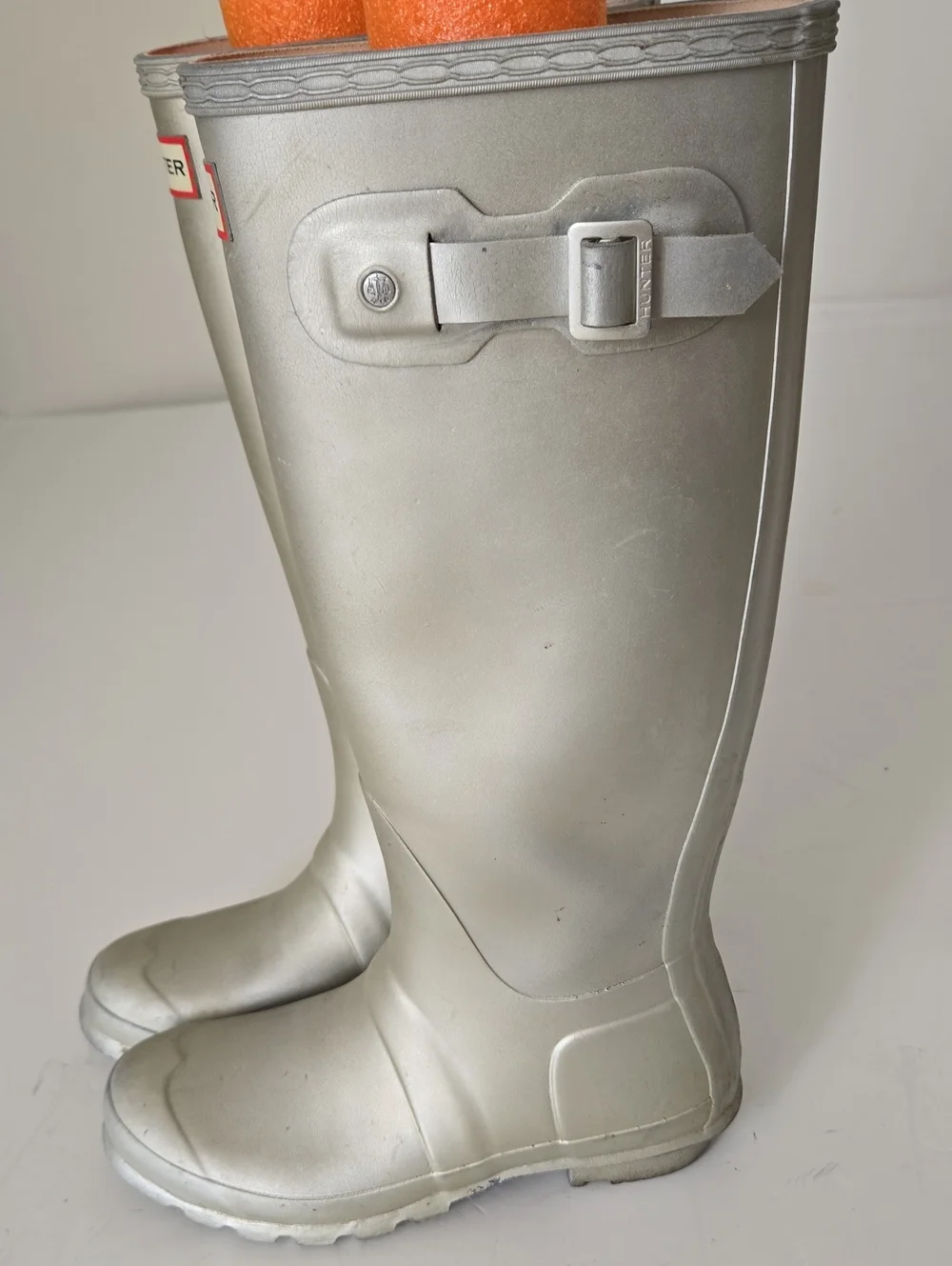 Hunter Boots Women’s Original Tall Rain Boots in Gold, size 7